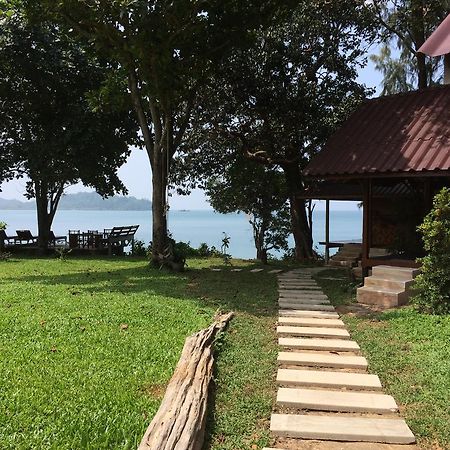 Starlight Beach Resort Koh Phayam Buitenkant foto