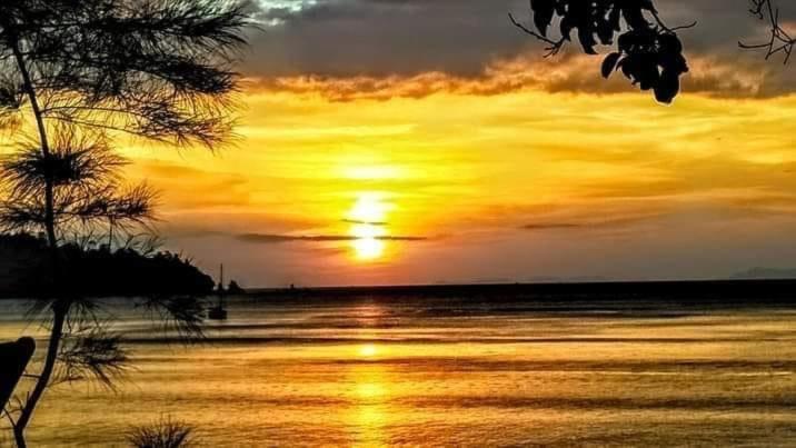 Starlight Beach Resort Koh Phayam Buitenkant foto