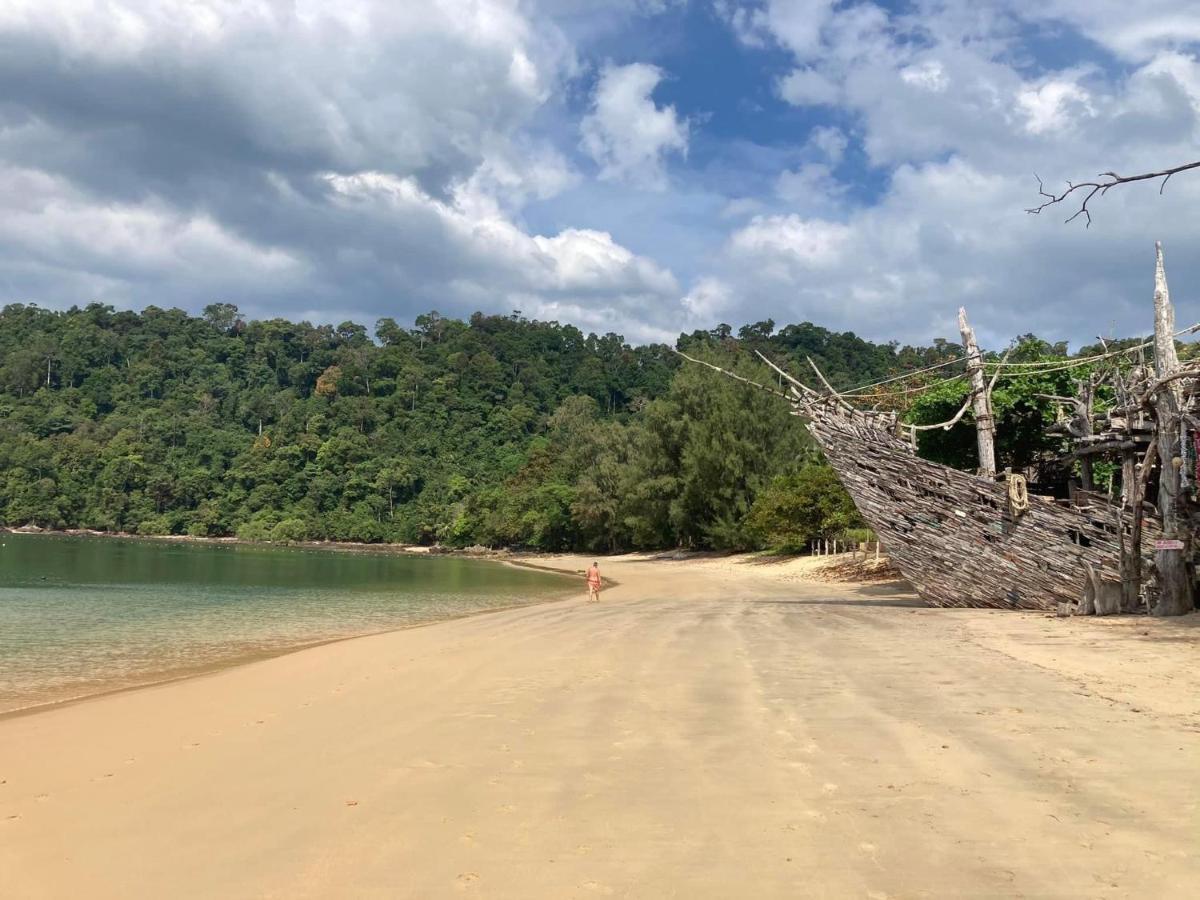 Starlight Beach Resort Koh Phayam Buitenkant foto
