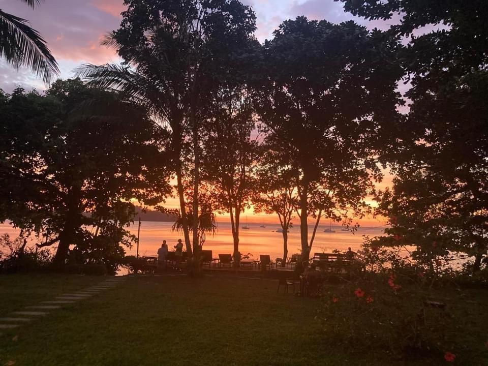 Starlight Beach Resort Koh Phayam Buitenkant foto
