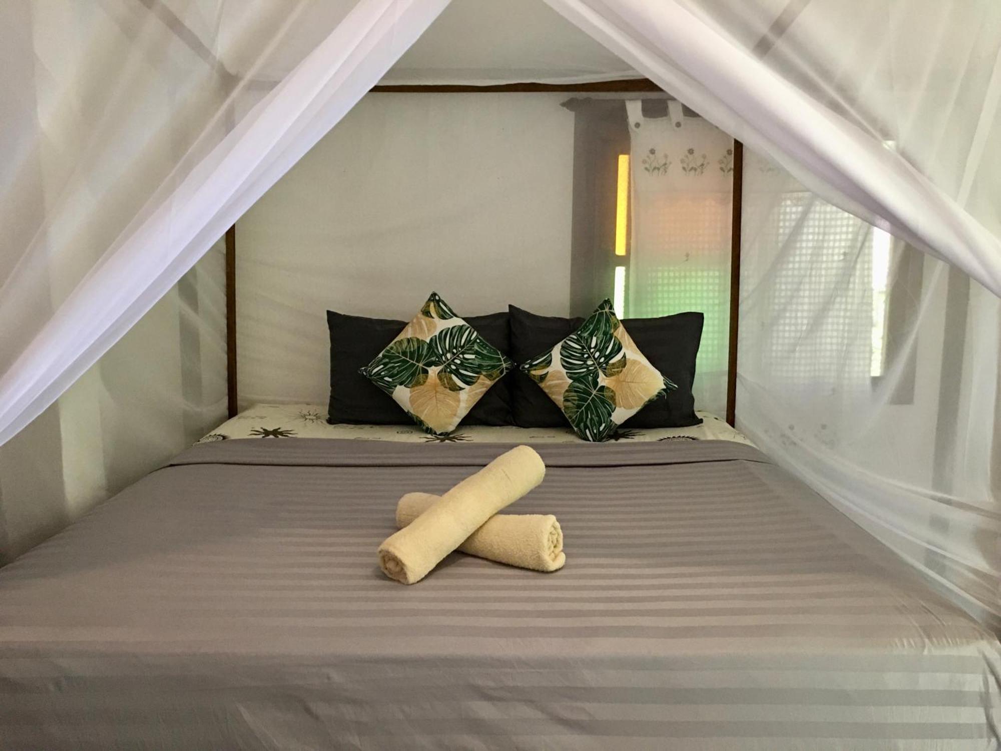 Starlight Beach Resort Koh Phayam Buitenkant foto