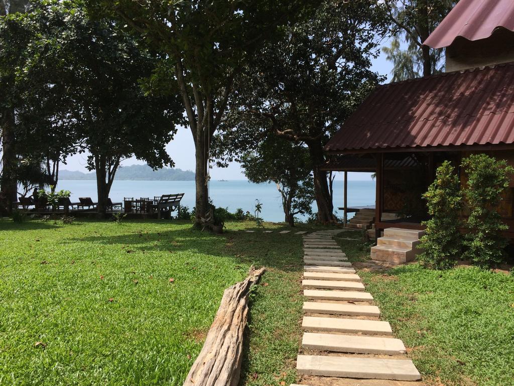 Starlight Beach Resort Koh Phayam Buitenkant foto