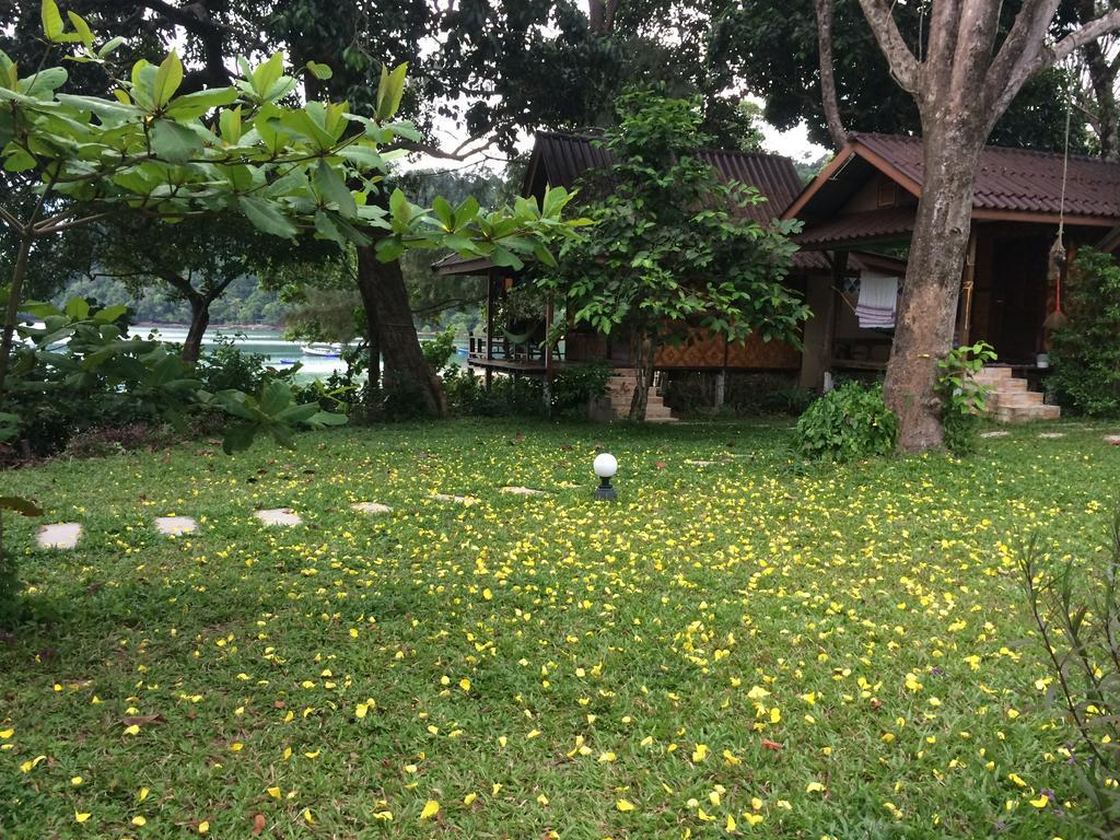 Starlight Beach Resort Koh Phayam Buitenkant foto