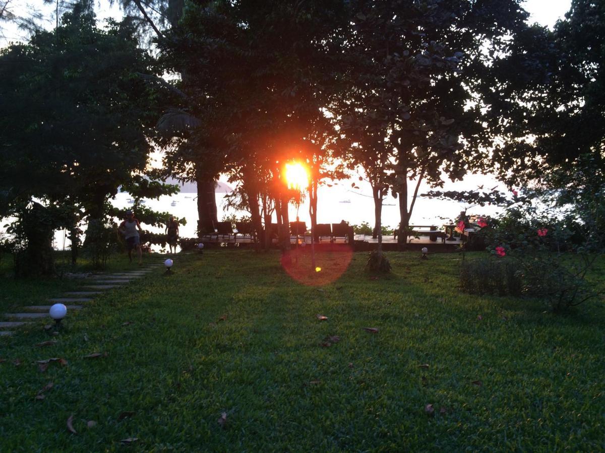 Starlight Beach Resort Koh Phayam Buitenkant foto