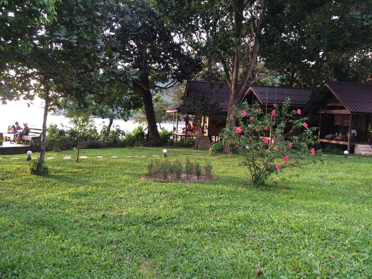 Starlight Beach Resort Koh Phayam Buitenkant foto